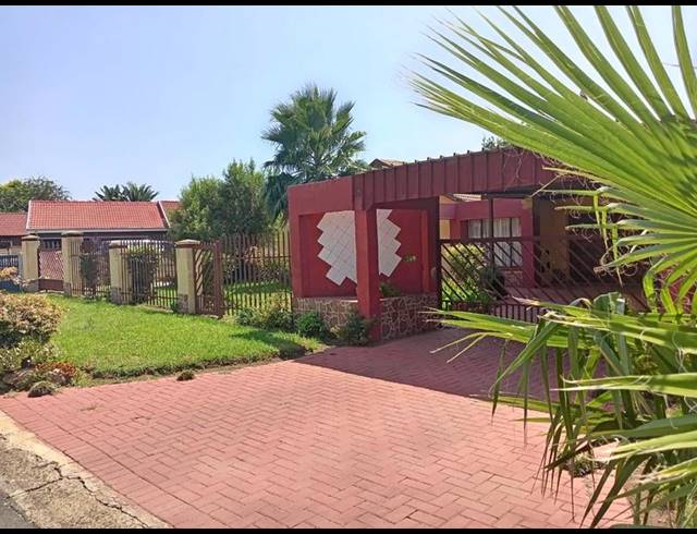 2 BEDROOM HOUSE FOR SALE IN FALCON RIDGE